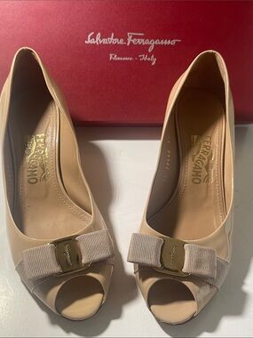 Salvatore Ferragamo Beige Patent Peep-Toe Pumps with Vara Bow